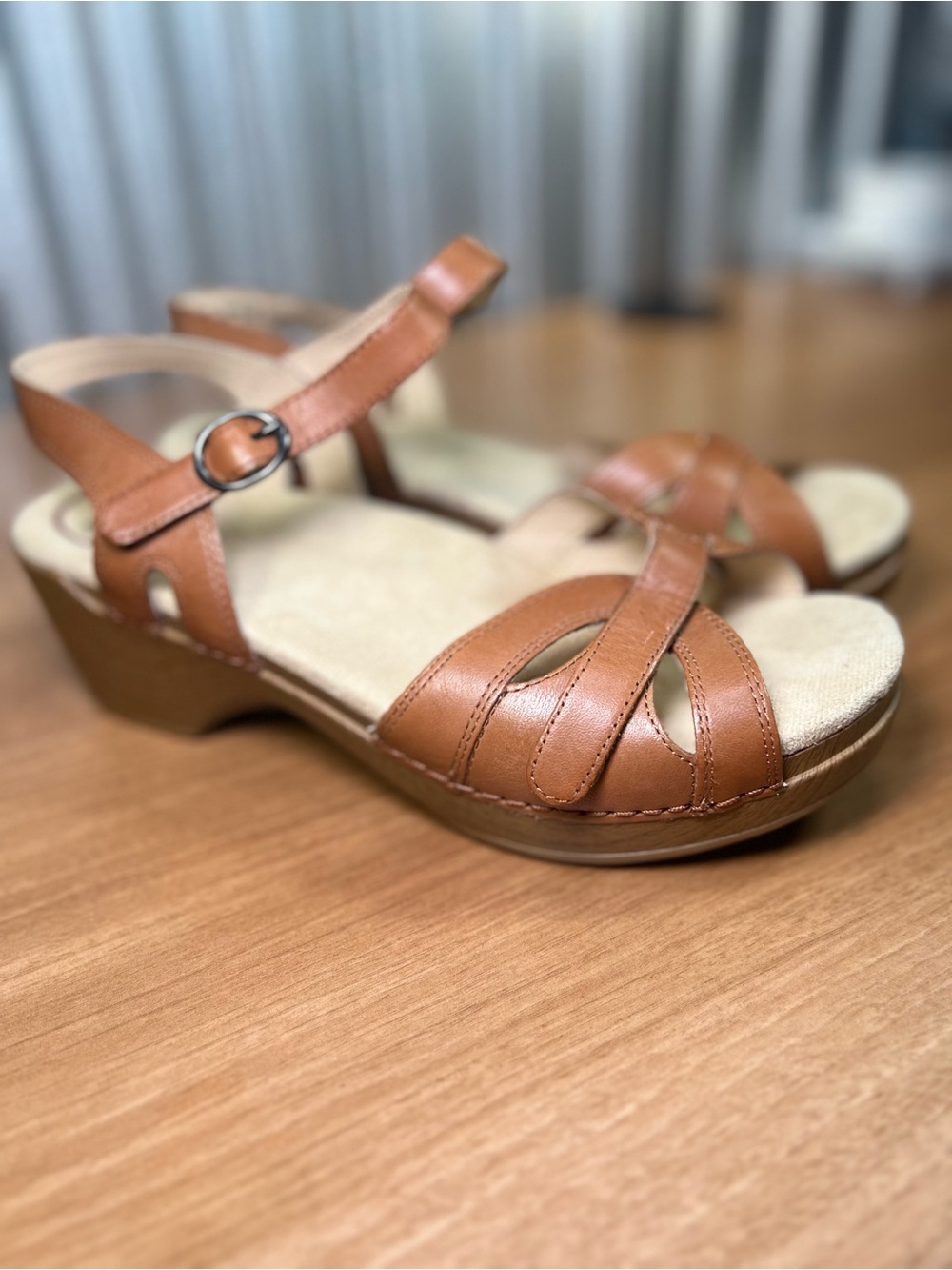 Dansko Brown Leather Wedge Sandals Womens 40 Ankle Strap Comfort Platform Shoes - Picture 3 of 5